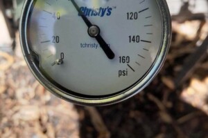 Water pressure installation
